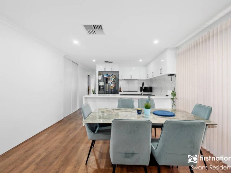 94 Riva Entrance, PIARA WATERS, WA 6112 AUS