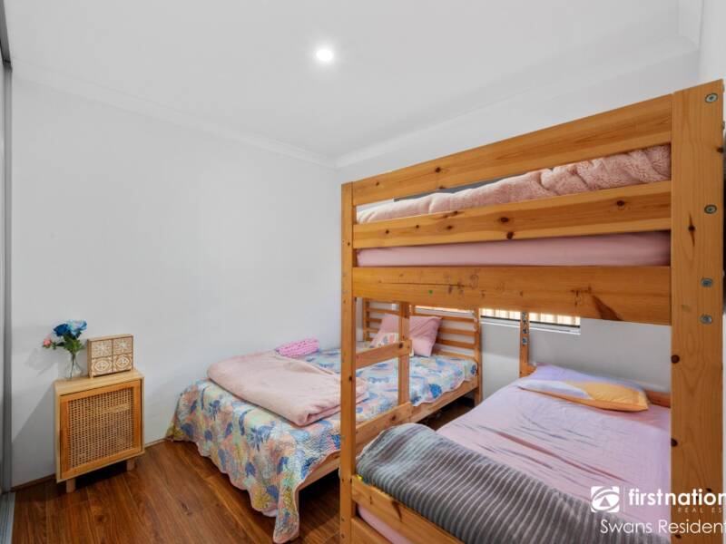 94 Riva Entrance, PIARA WATERS, WA 6112 AUS