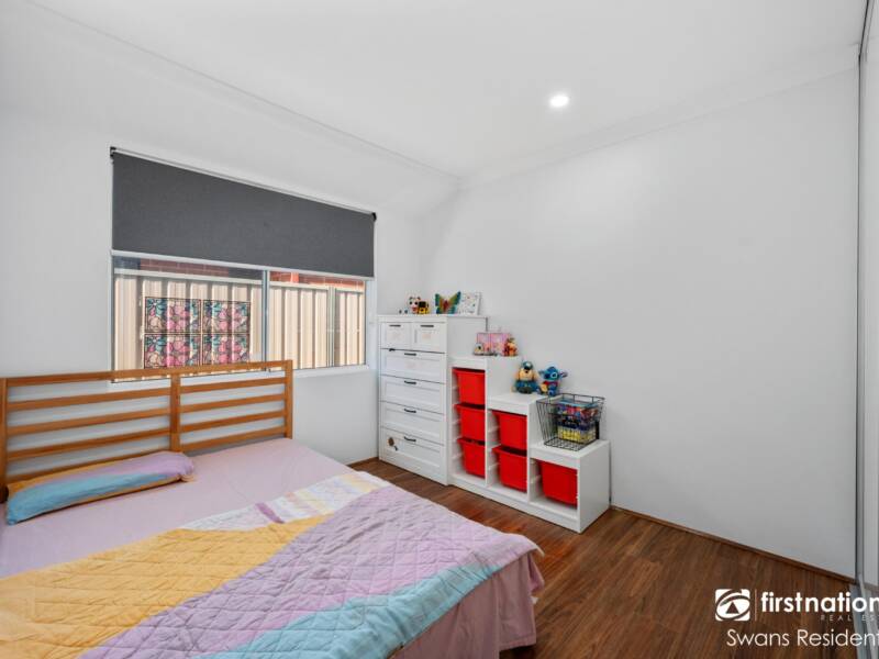 94 Riva Entrance, PIARA WATERS, WA 6112 AUS
