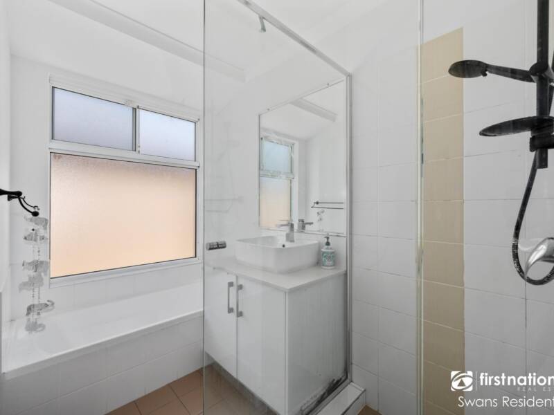 94 Riva Entrance, PIARA WATERS, WA 6112 AUS