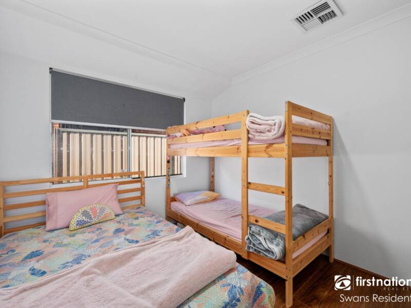 94 Riva Entrance, PIARA WATERS, WA 6112 AUS