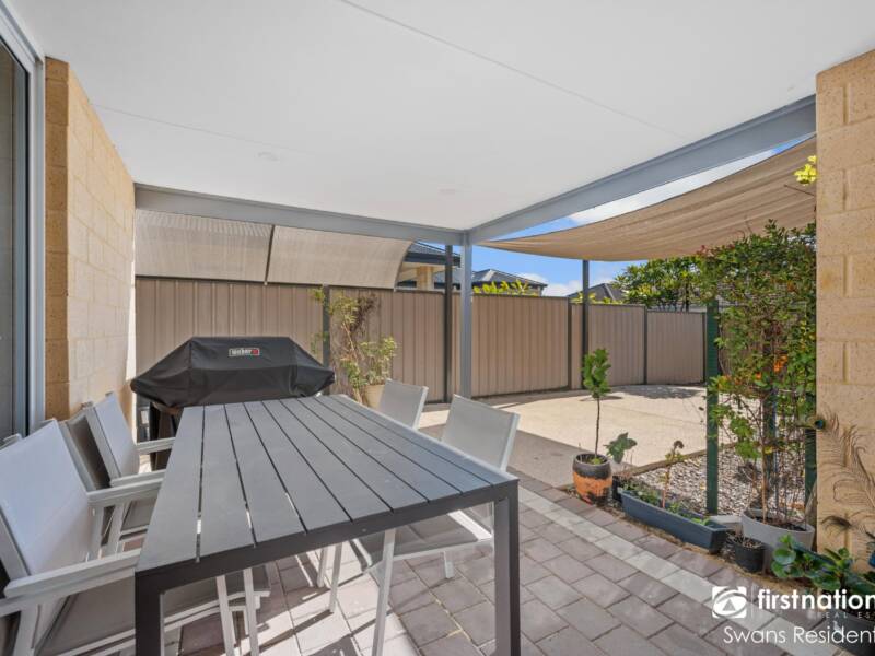 94 Riva Entrance, PIARA WATERS, WA 6112 AUS