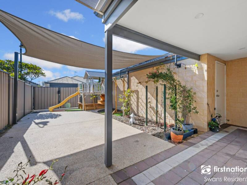 94 Riva Entrance, PIARA WATERS, WA 6112 AUS
