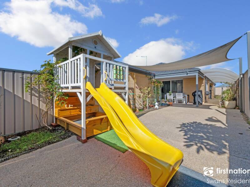 94 Riva Entrance, PIARA WATERS, WA 6112 AUS