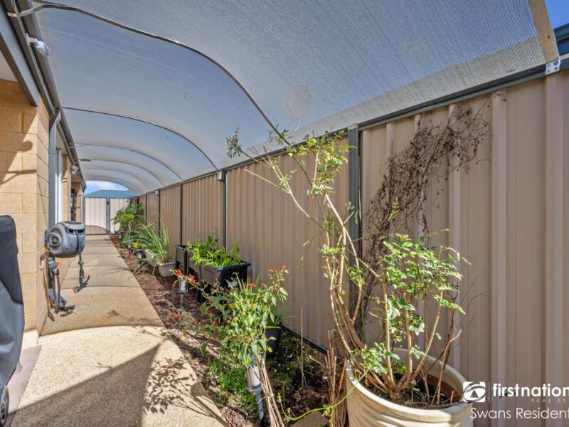 94 Riva Entrance, PIARA WATERS, WA 6112 AUS