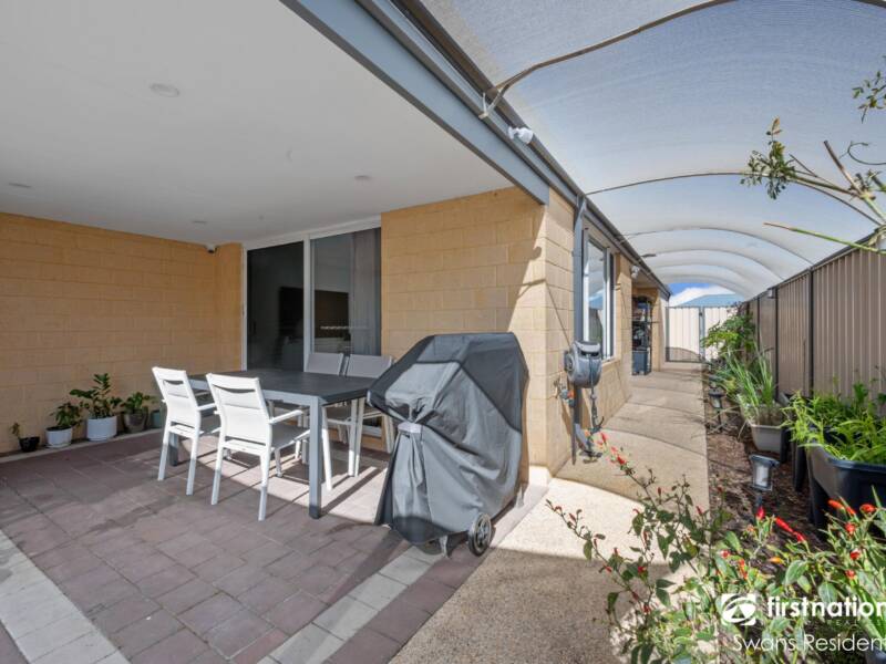 94 Riva Entrance, PIARA WATERS, WA 6112 AUS