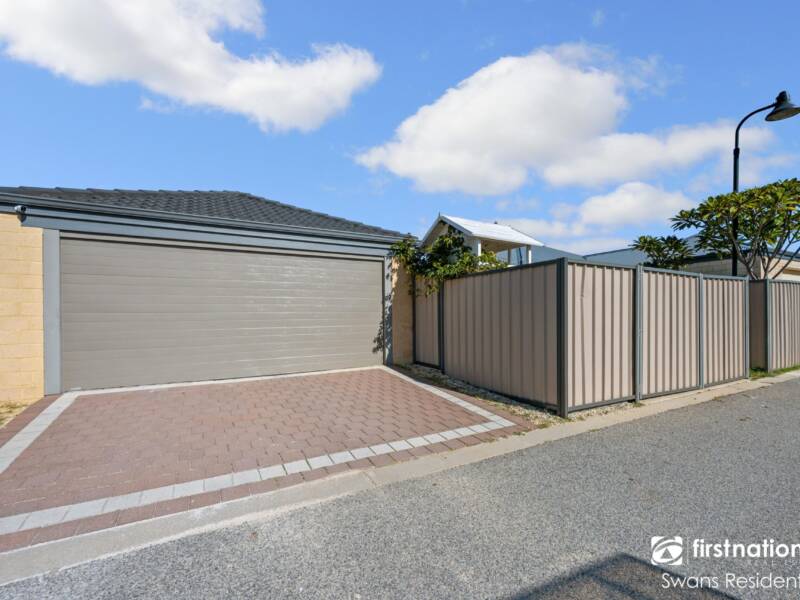 94 Riva Entrance, PIARA WATERS, WA 6112 AUS