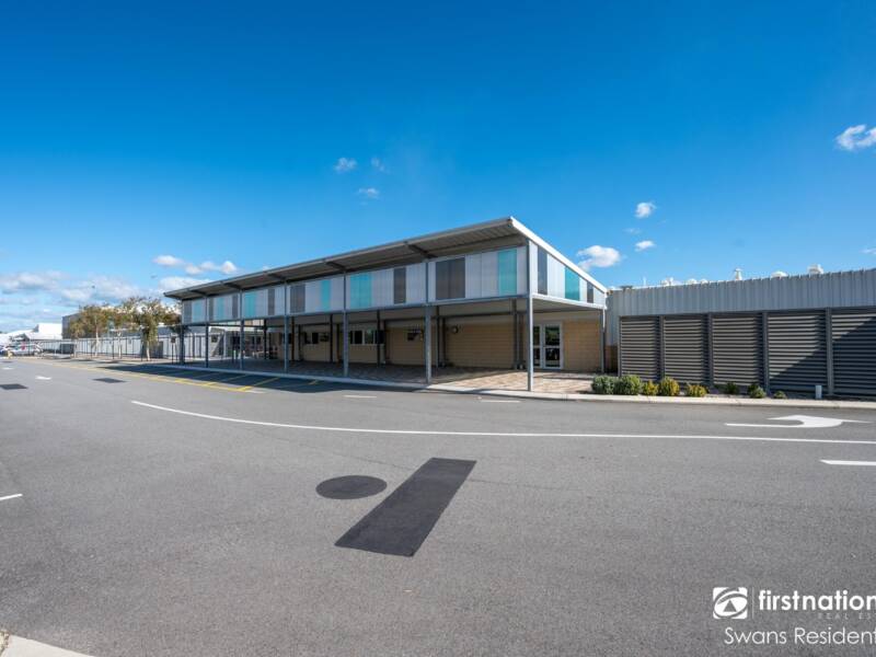 94 Riva Entrance, PIARA WATERS, WA 6112 AUS