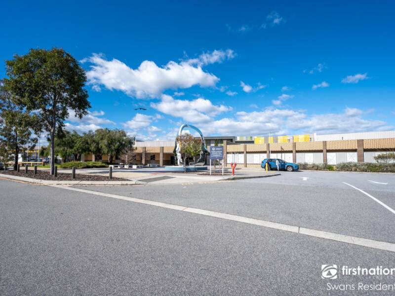 94 Riva Entrance, PIARA WATERS, WA 6112 AUS