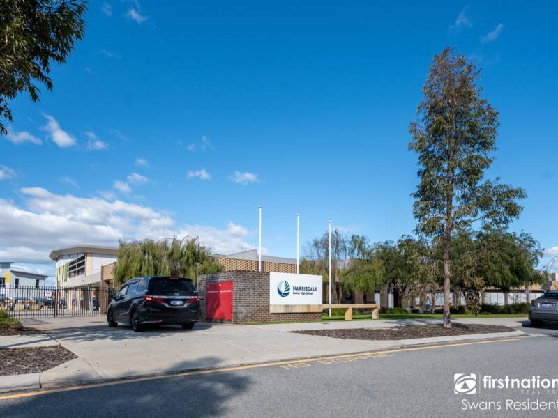 94 Riva Entrance, PIARA WATERS, WA 6112 AUS