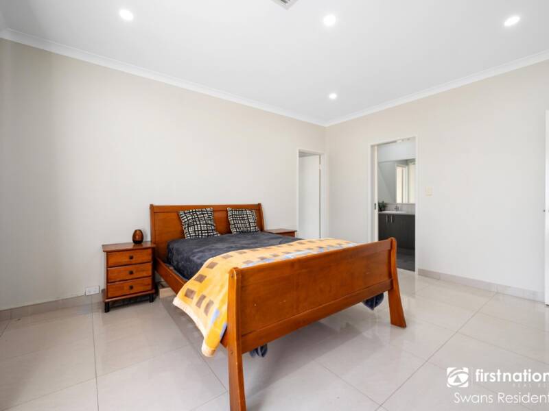 16 Riviera Turn, PIARA WATERS, WA 6112 AUS
