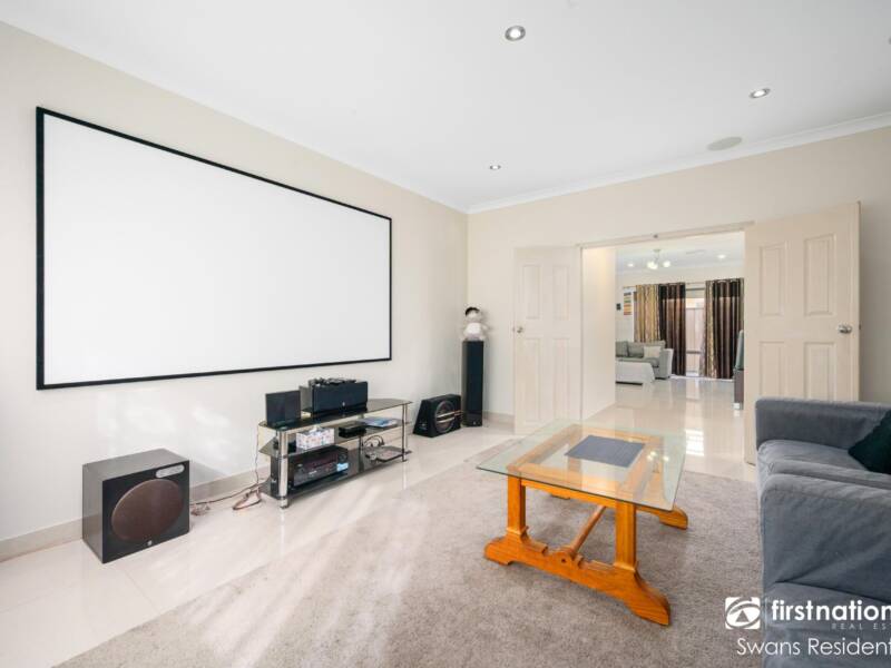 16 Riviera Turn, PIARA WATERS, WA 6112 AUS