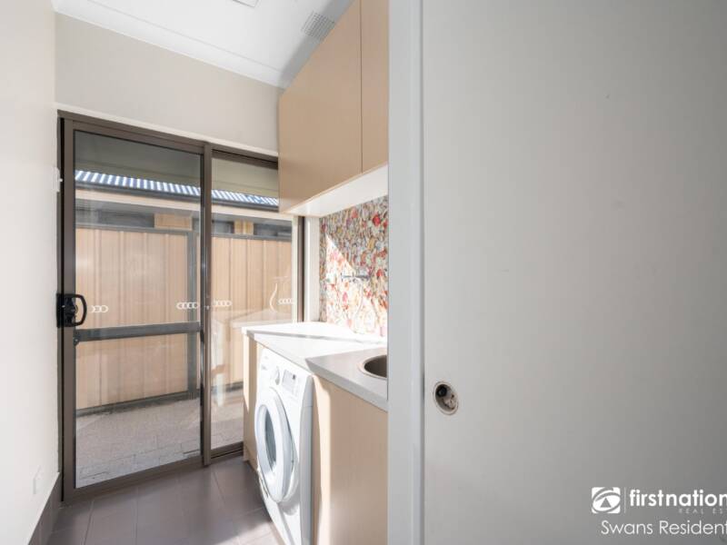 16 Riviera Turn, PIARA WATERS, WA 6112 AUS