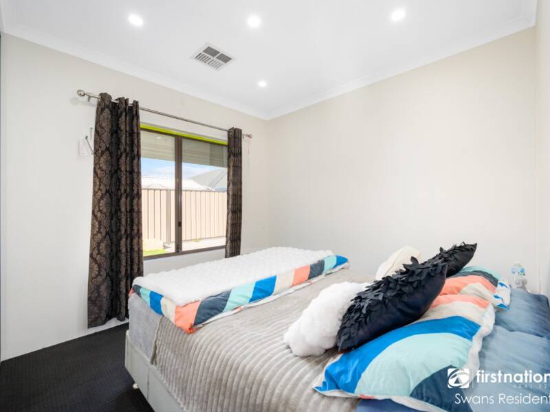 16 Riviera Turn, PIARA WATERS, WA 6112 AUS