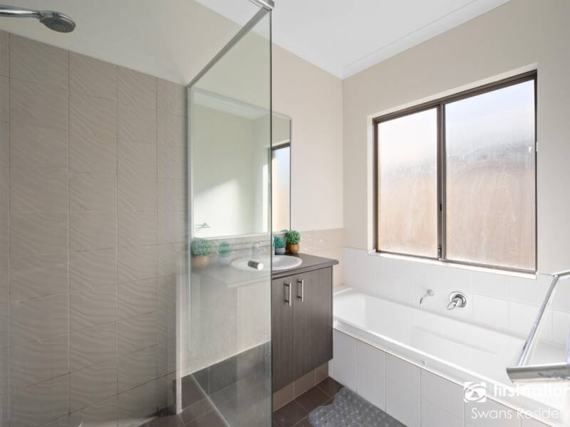 16 Riviera Turn, PIARA WATERS, WA 6112 AUS