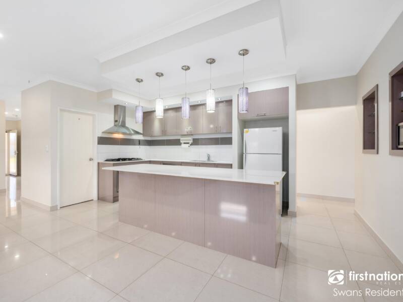 16 Riviera Turn, PIARA WATERS, WA 6112 AUS
