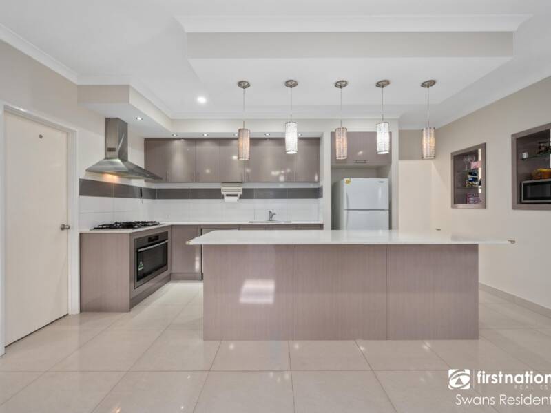 16 Riviera Turn, PIARA WATERS, WA 6112 AUS