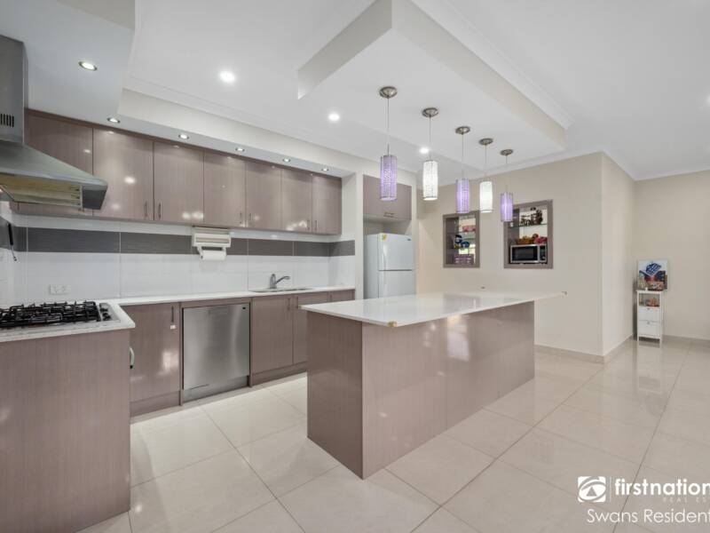16 Riviera Turn, PIARA WATERS, WA 6112 AUS