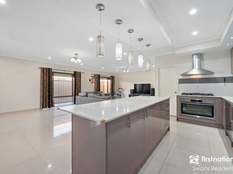 16 Riviera Turn, PIARA WATERS, WA 6112 AUS