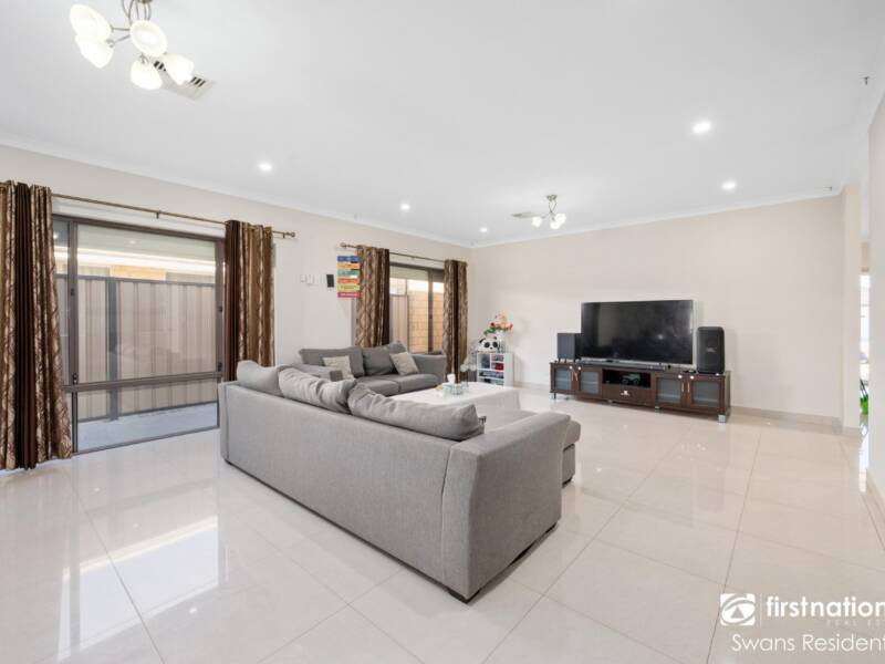16 Riviera Turn, PIARA WATERS, WA 6112 AUS