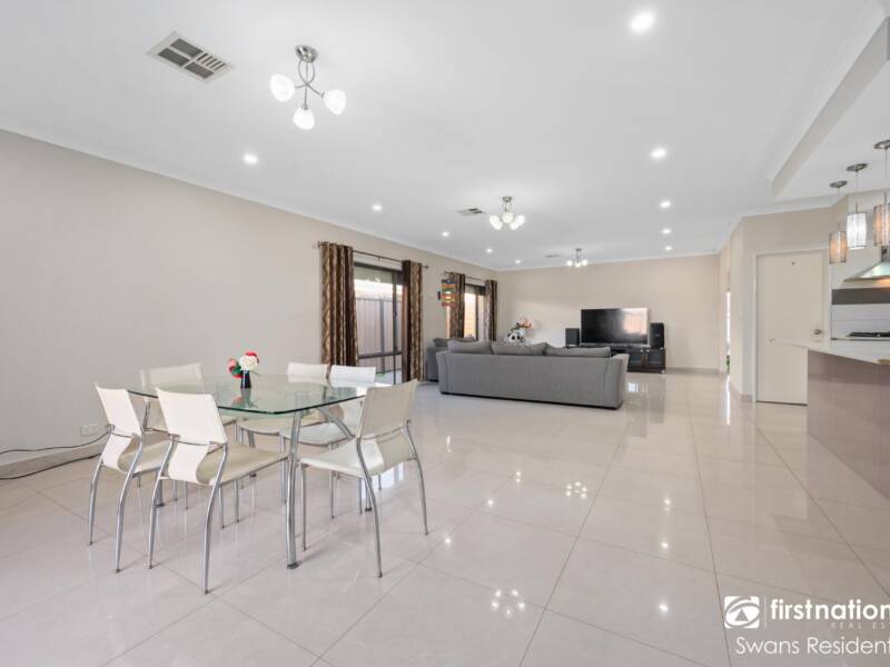 16 Riviera Turn, PIARA WATERS, WA 6112 AUS