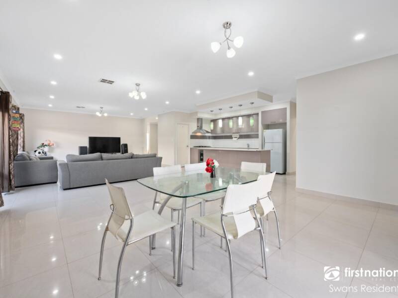16 Riviera Turn, PIARA WATERS, WA 6112 AUS