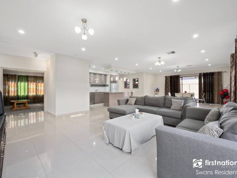 16 Riviera Turn, PIARA WATERS, WA 6112 AUS