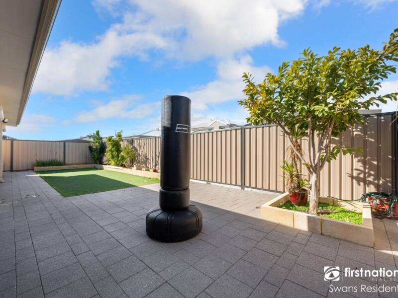 16 Riviera Turn, PIARA WATERS, WA 6112 AUS