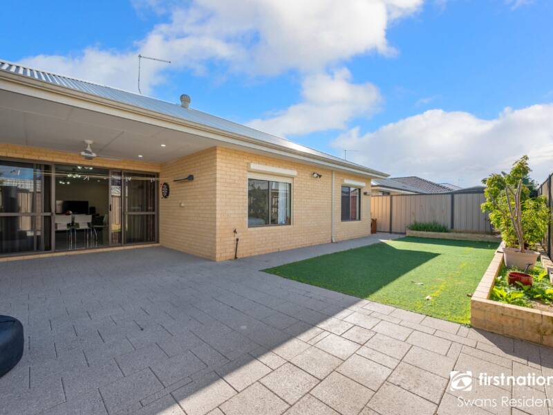 16 Riviera Turn, PIARA WATERS, WA 6112 AUS
