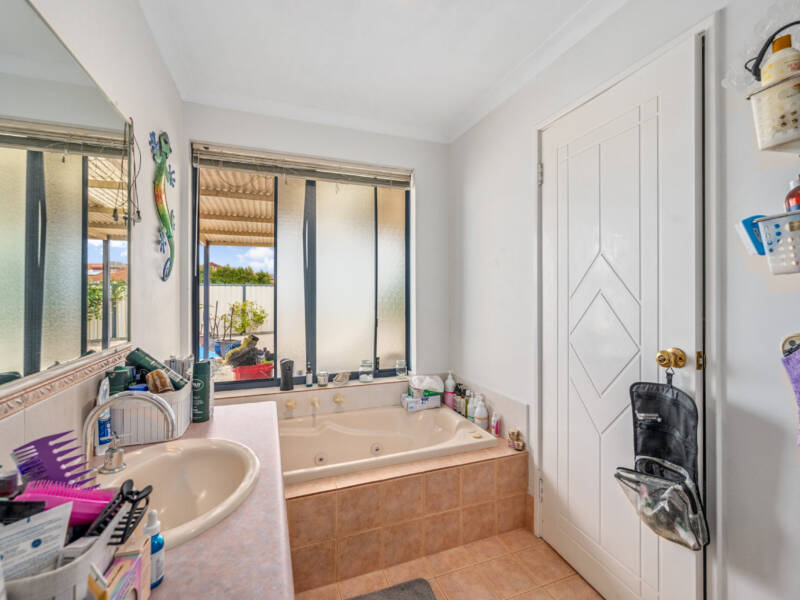 1 Magnolia Rise, HALLS HEAD, WA 6210 AUS