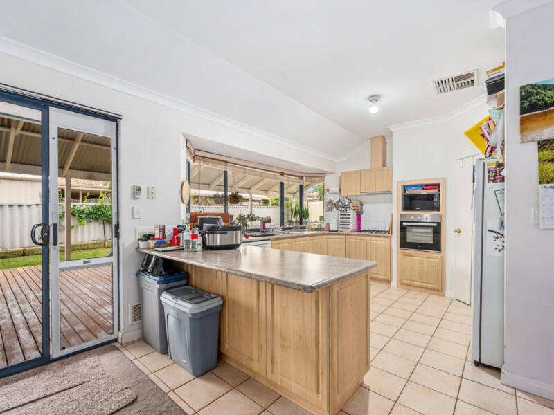 1 Magnolia Rise, HALLS HEAD, WA 6210 AUS