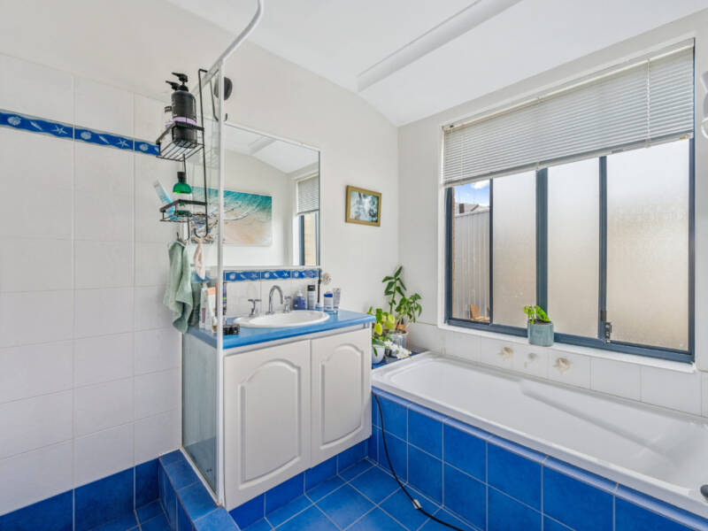1 Magnolia Rise, HALLS HEAD, WA 6210 AUS