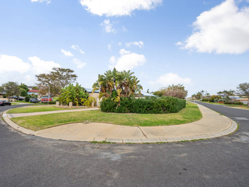 1 Magnolia Rise, HALLS HEAD, WA 6210 AUS