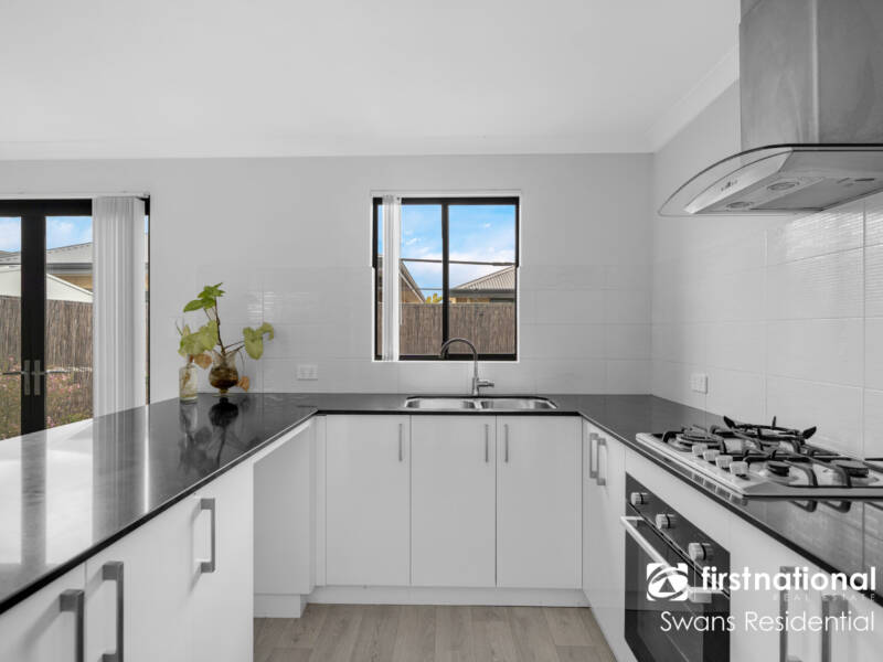 18 Sunnyside Way, AVELEY, WA 6069 AUS