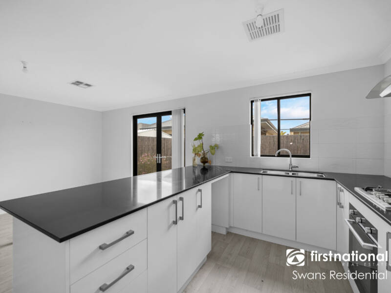 18 Sunnyside Way, AVELEY, WA 6069 AUS