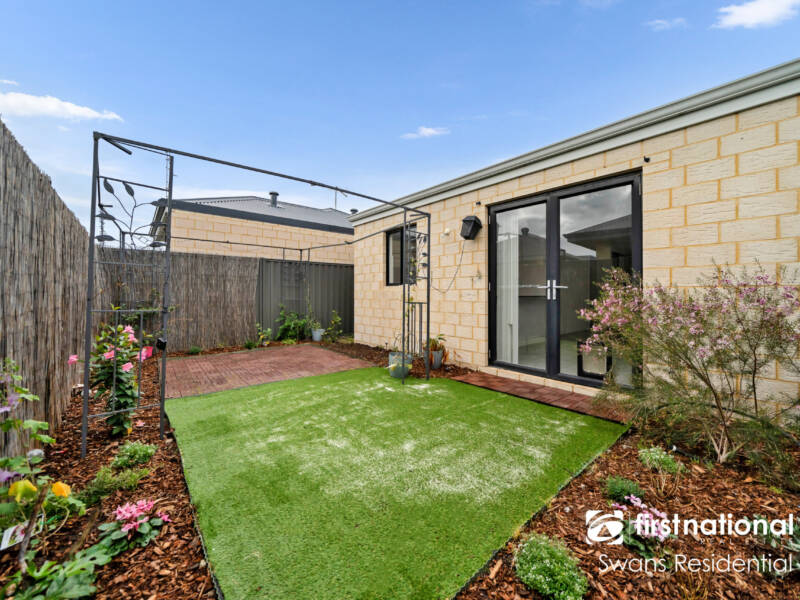 18 Sunnyside Way, AVELEY, WA 6069 AUS