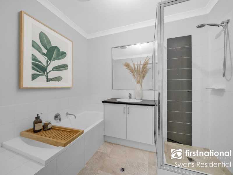 18 Sunnyside Way, AVELEY, WA 6069 AUS