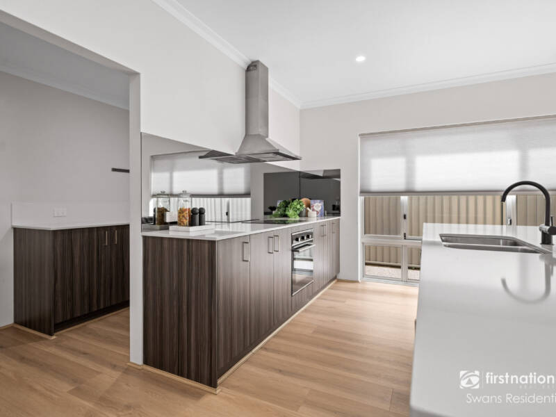 6 Belgrove Way, CAVERSHAM, WA 6055 AUS