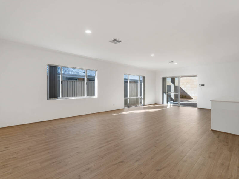 4 Kiama View, ALKIMOS, WA 6038 AUS