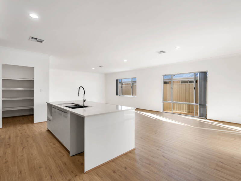 4 Kiama View, ALKIMOS, WA 6038 AUS