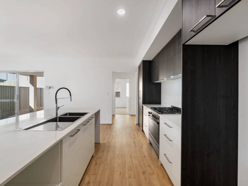 4 Kiama View, ALKIMOS, WA 6038 AUS