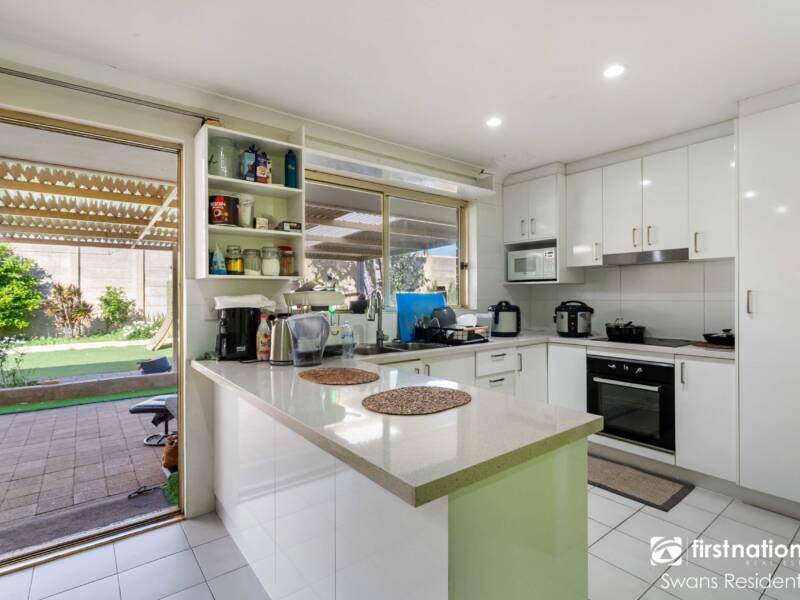 16 Nagambie Close, SOUTH LAKE, WA 6164 AUS