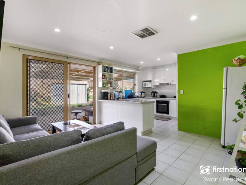 16 Nagambie Close, SOUTH LAKE, WA 6164 AUS