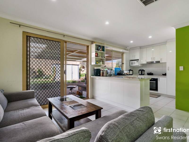 16 Nagambie Close, SOUTH LAKE, WA 6164 AUS