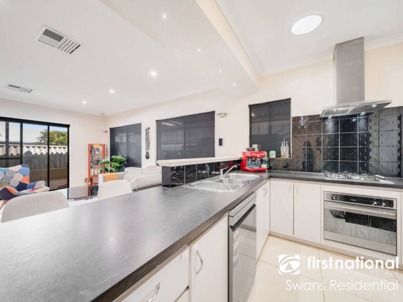 203 Patricia Street, CAVERSHAM, WA 6055 AUS