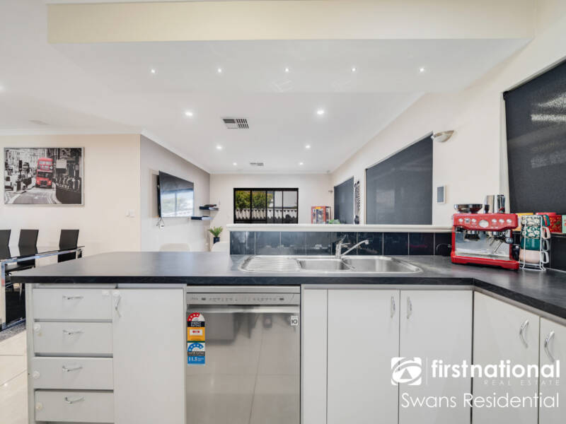 203 Patricia Street, CAVERSHAM, WA 6055 AUS