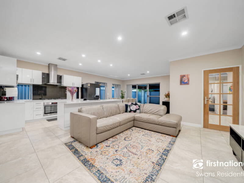 14 Calamocha Way, PIARA WATERS, WA 6112 AUS