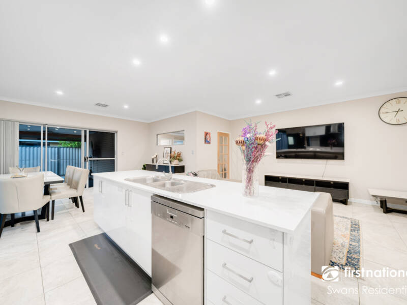 14 Calamocha Way, PIARA WATERS, WA 6112 AUS