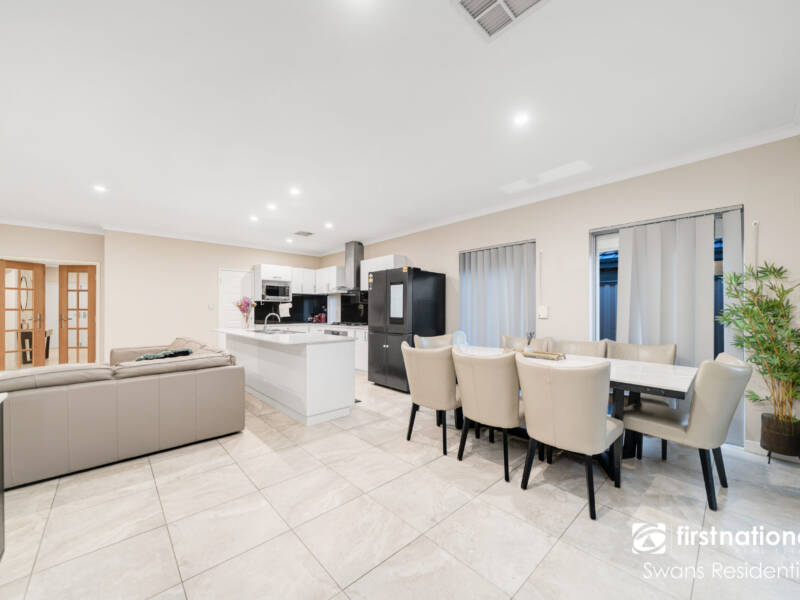 14 Calamocha Way, PIARA WATERS, WA 6112 AUS