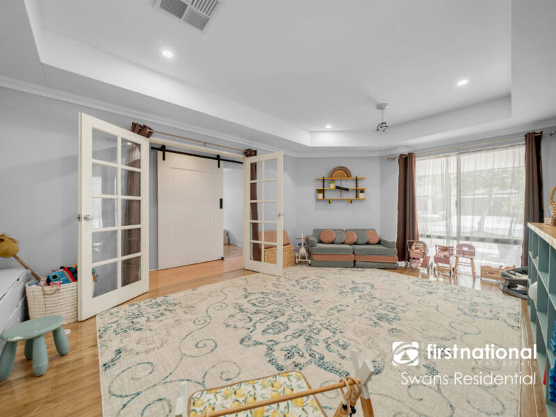 10 Octagon Gardens, AVELEY, WA 6069 AUS